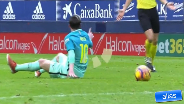 Leo Messi najskôr simuloval, no potom okamžite vstal a ospravedlnil sa rozhodcovi! (VIDEO)