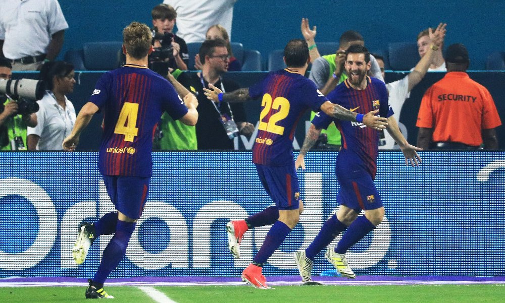 Barcelona v nočnom El Clasicu porazila Real Madrid 3:2. Pozrite si zostrih zápasu! (VIDEO)