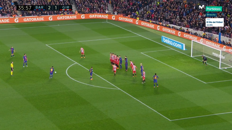 Messi a jeho parádny priamy kop proti Girone. Múr geniálne podkopol! (VIDEO)