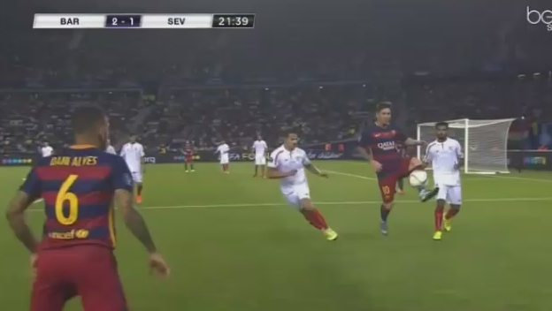 Messi a Alves: Tiki-Taka v zápase Superpohára proti Seville (VIDEO)