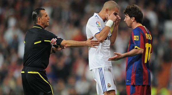 Zostrih najväčších svinstiev a konfliktov medzi hráčmi Barcelony a Realu počas El Clásica (VIDEO)