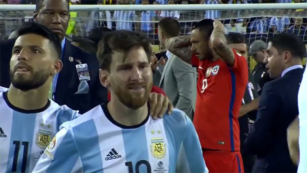 Messi sa rozplakal po prehre vo finále Copa America! (VIDEO)