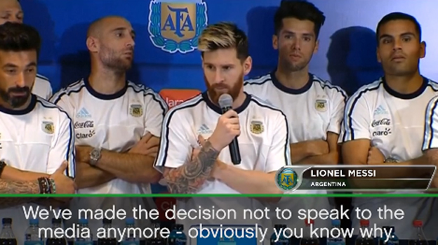 Lavezziho obvinili média z fajčenia marihuany. Messi im ako správny kapitán Argentíny vyhlásil prejavom bojkot! (VIDEO)