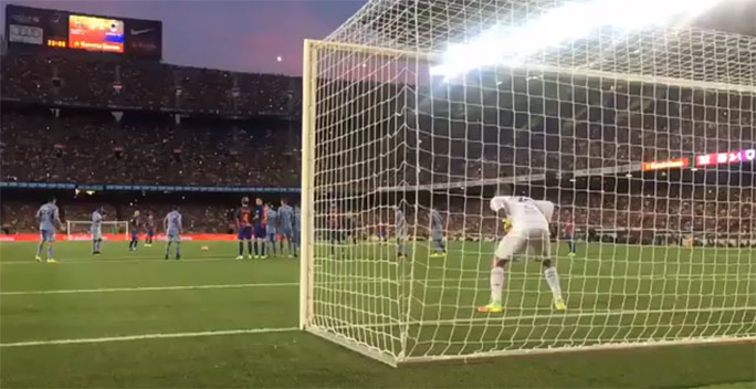 Parádny spomalený záber na včerajší priamy kop Messiho proti Sampdorii! (VIDEO)