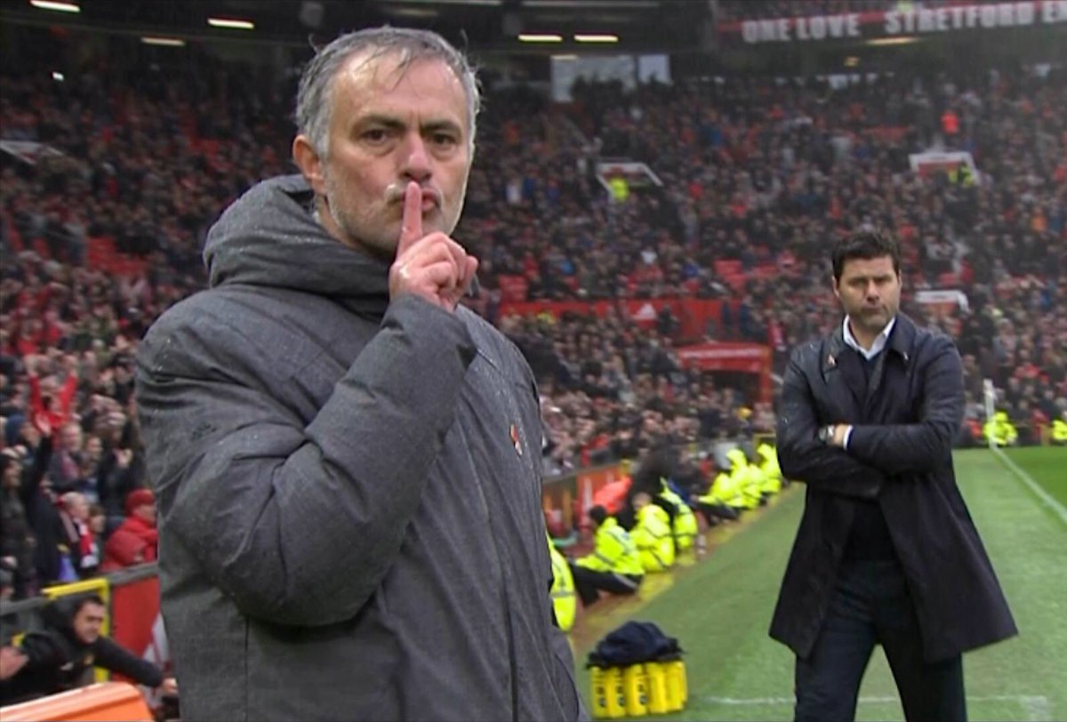 Martial gólom zo záveru rozhodol o triumfe United nad Tottenhamom. Jose Mourinho potom ukázal neprajníkom veľavravné gesto! (VIDEO)