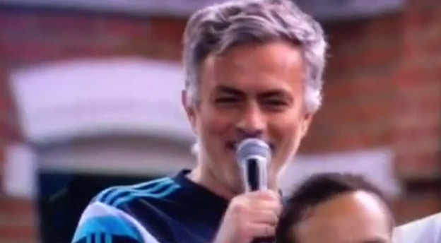 Mourinho si na autobuse zaspieval hymnu Chelsea!