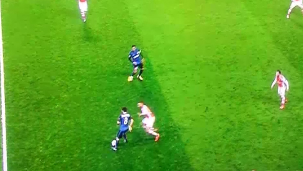Moutinho a jeho dokonalé ovládanie lopty v zápase s Arsenalom