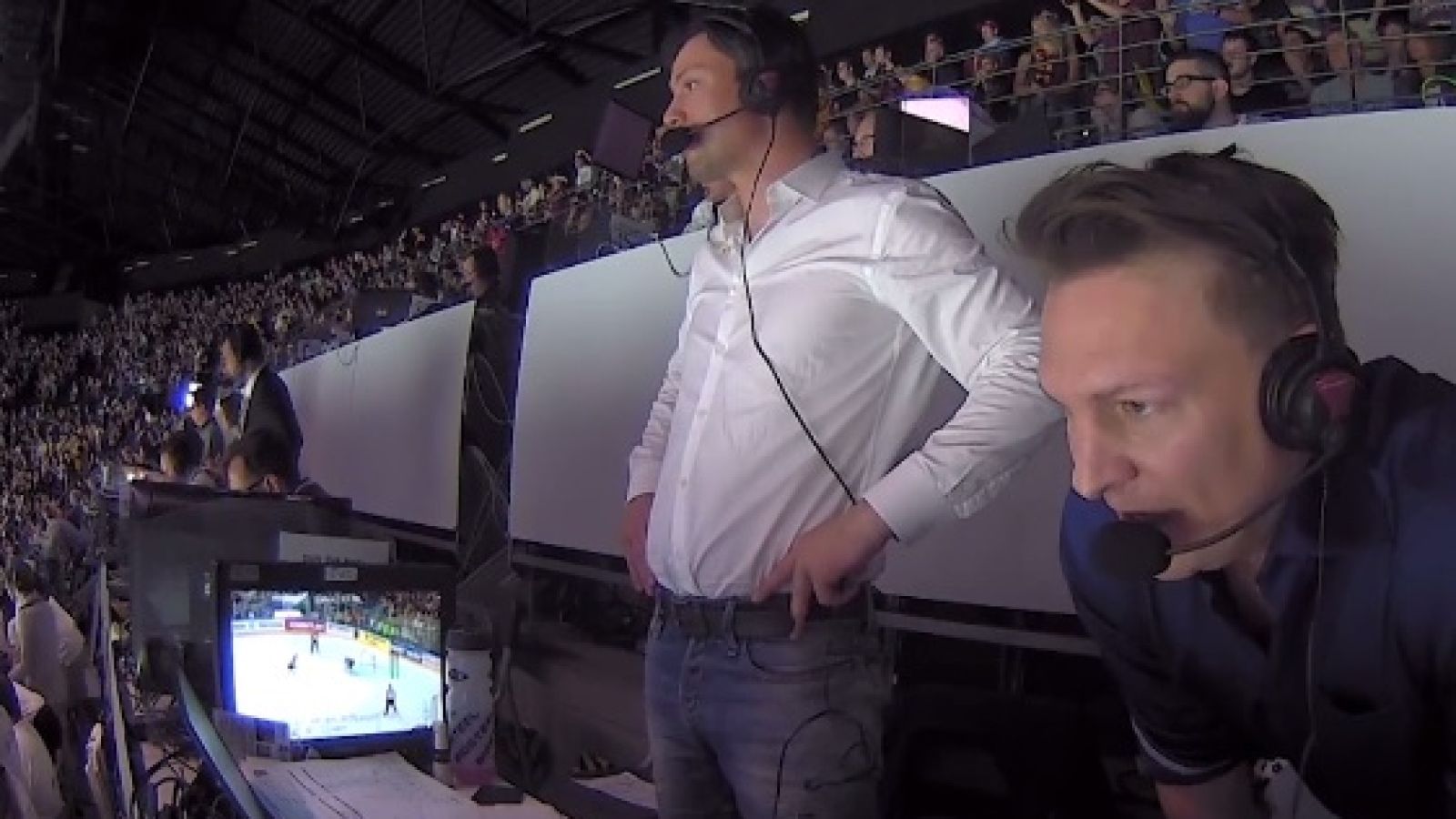 Spontánna radosť komentátorov nemeckej televízie po obrate proti Lotyšsku, ktorý znamenal postup do štvrťfinále! (VIDEO)