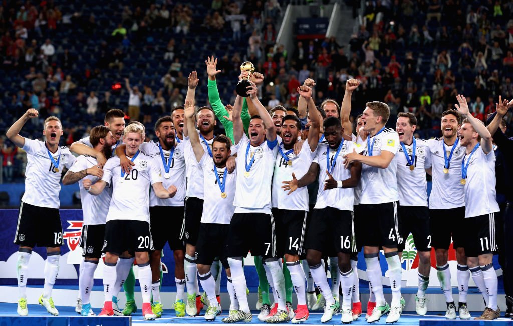 Nemecko sa stalo víťazom pohára konfederácii FIFA. Rozhodla neuveriteľná hrubka skúseného futbalistu Čile! (VIDEO)