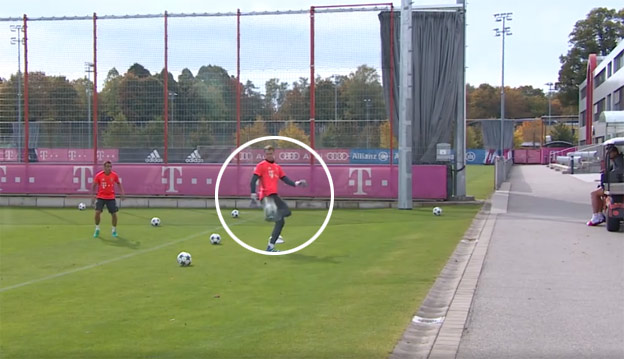 Keď Manuel Neuer trénuje s Thomasom Müllerom spracovanie dlhých lôpt! (VIDEO)