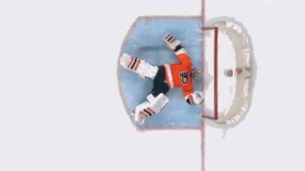 Desivý moment z NHL: Český brankár skolaboval priamo v bránke počas zápasu! (VIDEO)