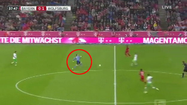 Manuel Neuer mal neskutočné šťastie: Pozrite, čo vyviedol v zápase s Wolfsburgom (VIDEO)