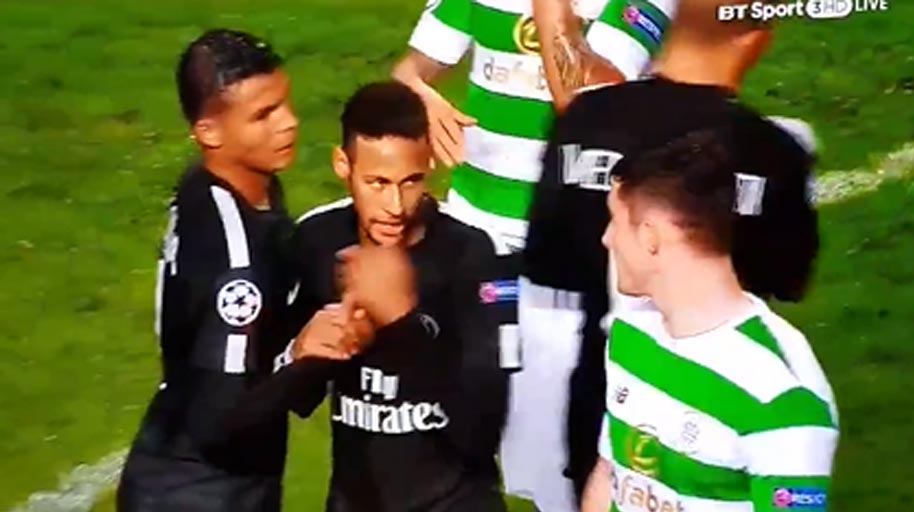 Neymar odmietol podať ruku a vymeniť dres s mladíkom Celticu. Cez zápas sa mu totiž vysmieval! (VIDEO)