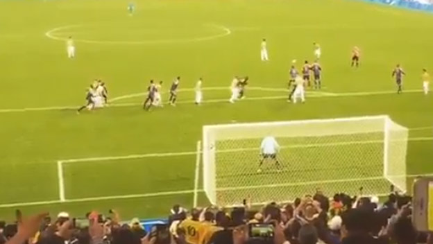 Perfektný divácky záber na priamy kop Neymara proti Kolumbii! (VIDEO)