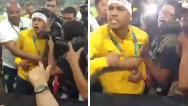 Neymara vytočil drzý divák počas zápasu. Po finále za ním prišiel so zlatom a poriadne mu naložil! (VIDEO)