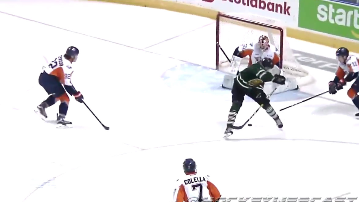 19-ročný talent Anaheimu Max Jones strelil v OHL úžasný gól s hokejkou medzi nohami! (VIDEO)