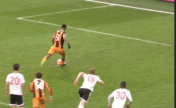 Futbalista Hull City predviedol, ako nekopať penalty: Behom pár sekúnd zahodil hneď dve! (VIDEO)