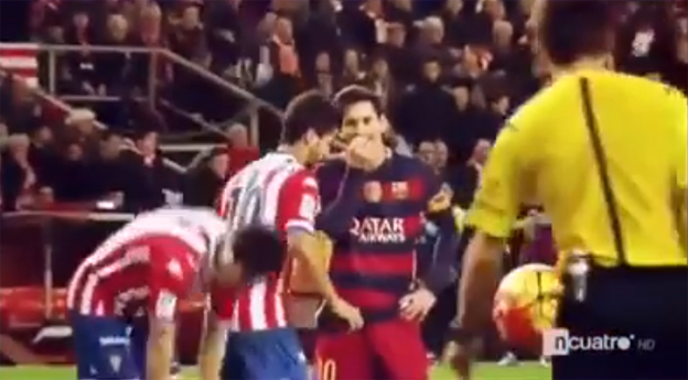 Futbalisti Gijonu sa báli penalty Suareza, radšej strážili Messiho a Neymara! (VIDEO)