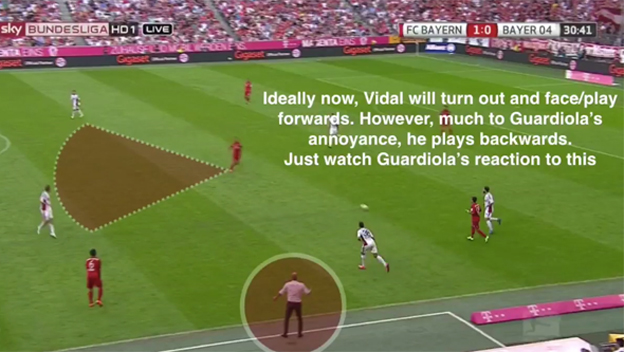 Guardiola je nespokojný so štýlom Vidala v Bayerne, pozrite si dôkaz! (VIDEO)