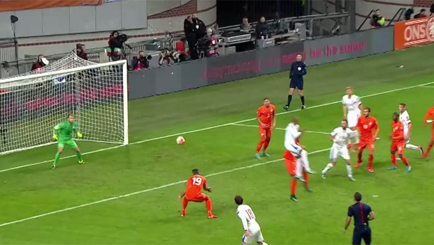 Van Persie pochoval nádeje vlastným gólom! (VIDEO)