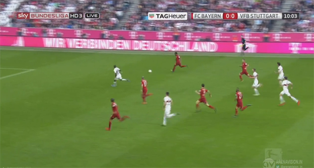 Bleskový protiútok Bayernu pri góle do siete Stuttgartu (VIDEO)