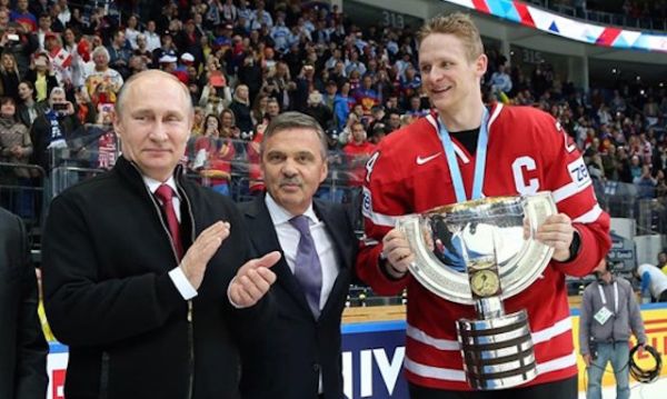 Putin chcel odovzdať Kanade trofej, šéf federácie mu to nedovolil! (VIDEO)