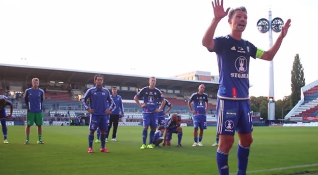 Kapitán Olomouca sa rozčuľuje na fanúšikov, ktorí im počas zápasu nadávali! (VIDEO)