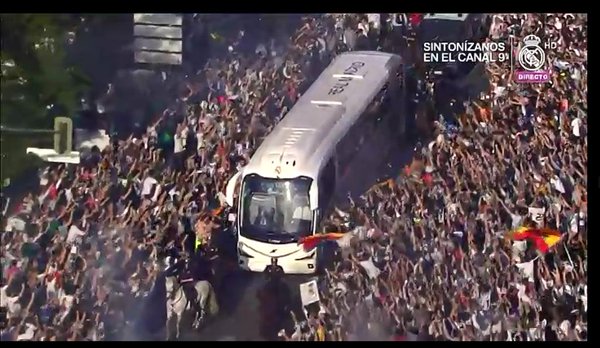 Wau: Takto vítali fanúšikovia autobus Realu Madrid pred príchodom na štadión! (VIDEO)