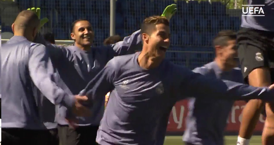 Perfektná nálada na tréningu Realu Madrid. Ronaldo si dovolil exkluzívnu parádičku! (VIDEO)