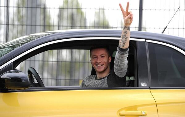 Marco Reus si konečne dokončil vodičák. Doposiaľ jazdil bez neho a na pokutách minul pol milióna Eur!