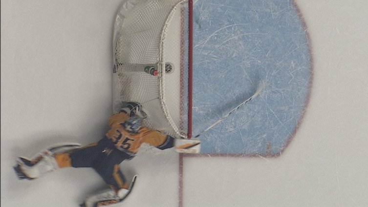 Pekka Rinne znovu pochoval nádeje Chicaga: Sledujte jeho neuveriteľný zákrok hokejkou po zle odrazenom puku! (VIDEO)