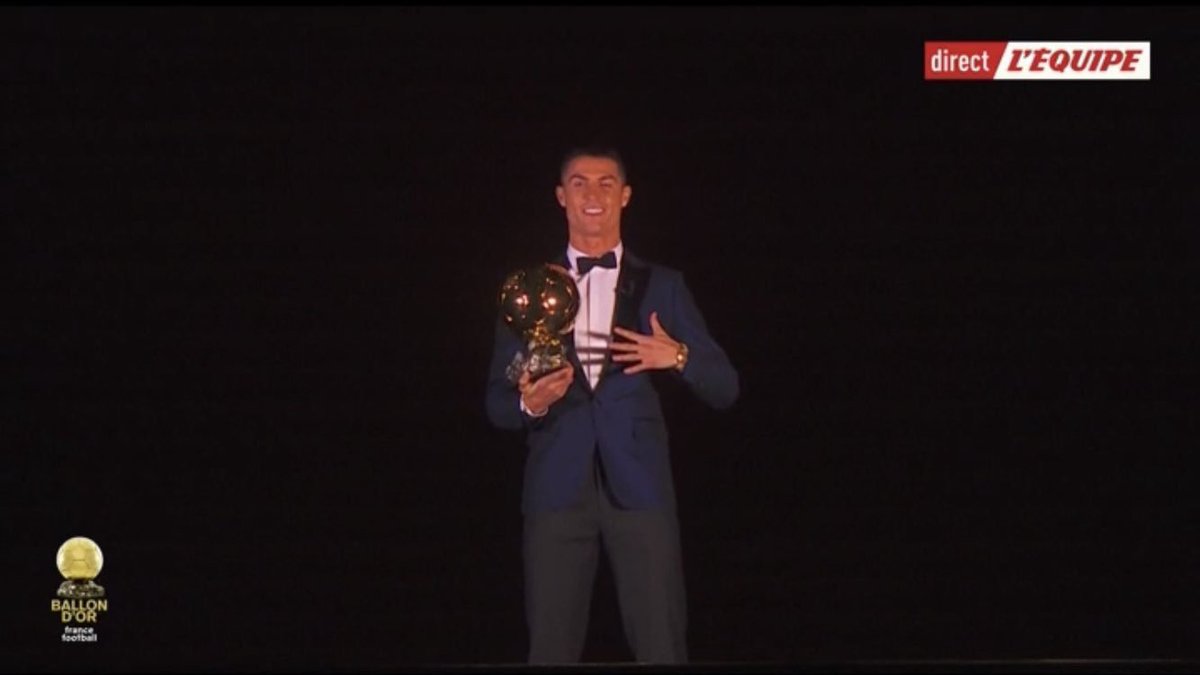 Cristiano Ronaldo víťazom zlatej lopty pre najlepšieho futbalistu roka. Pozrite si kompletný zoznam TOP30 hráčov! (VIDEO)