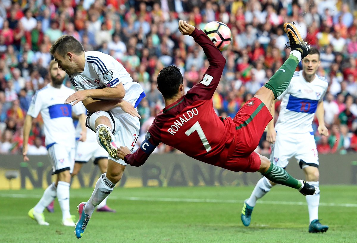 Cristiano Ronaldo je na nezastavenie: Sledujte jeho akrobatický gól za Portugalsko v dnešnom kvalifikačnom zápase! (VIDEO)