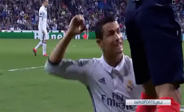 Cristiano Ronaldo a jeho vtipný moment s bránkovým rozhodcom po nepremenej šanci! (VIDEO)