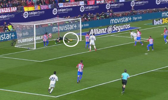 Rozhodca obral Ronalda aj o 4. gól proti Atleticu. Lopta bola za bránkovou čiarou, Cristiano sa právom rozčuľoval! (VIDEO)