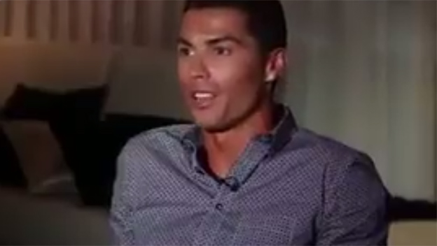 Cristiano Ronaldou dostal otázku, či by niekedy prestúpil do Manchestru City. Pozrite si jeho parádnu reakciu! (VIDEO)