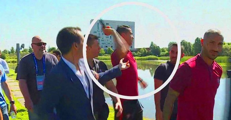 Frustrovaný Ronaldo hodil mikrofón redaktora do jazera! (VIDEO)