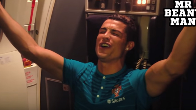 Cristiano Ronaldo ako spevák: V lietadle si zaspieval hit od Rihanny (VIDEO)