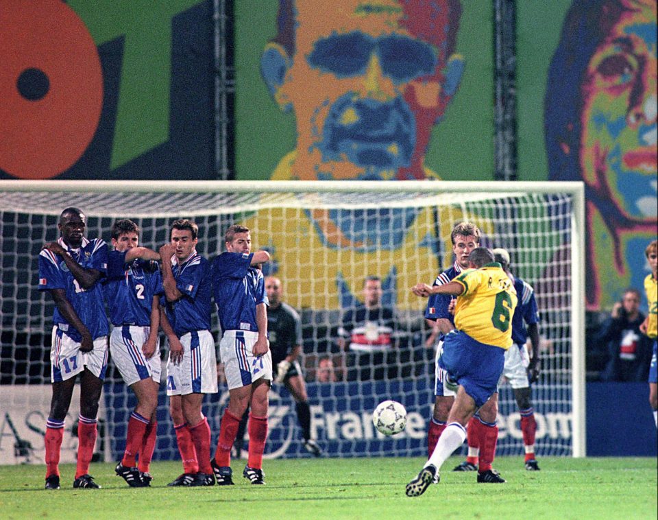 Presne 20 rokov dozadu strelil Roberto Carlos jeden z najkrajších gólov z priameho kopu! (VIDEO)