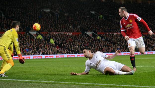 Rooney fantastickou pätičkou rozhodol o výhre nad Swansea (VIDEO)