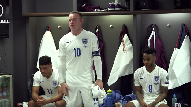 Exkluzívne zábery zo šatne Anglicka po Rooneyho rekordnom góle (VIDEO)