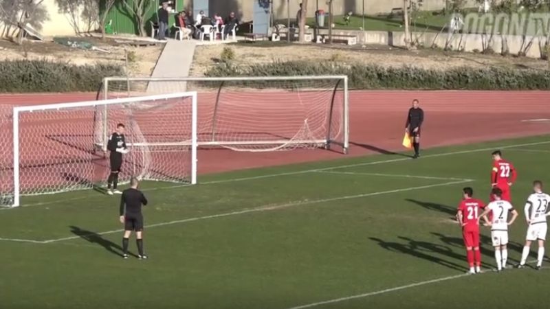 Rozhodca mal asi natipované: Hráči sa však zachovali férovo a všetky penalty symbolicky zakopli! (VIDEO)