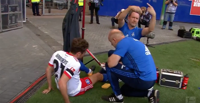 Futbalista Hamburgu chcel predviesť vtipnú oslavu gólu. Utrhol si väz v kolene a čaká ho operácia a 7 mesiacov pauza! (VIDEO)