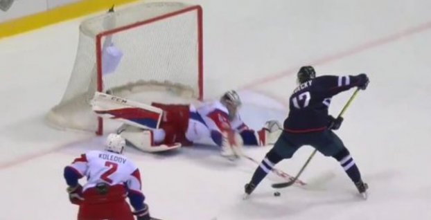 Veľká pocta pre mladý talent Slovana: Boris Sádecký strelil oficiálne najkrajší gól roka v KHL! (VIDEO)