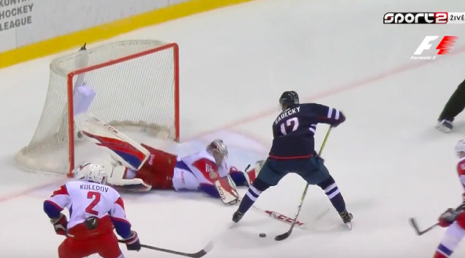 Včerajší gól Borisa Sadeckého z KHL so slovenským komentátorom stojí za to: Poď sem brácho, kam jdeš? (VIDEO)