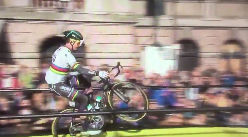 Peter Sagan bavil divákov pred pretekmi Okolo Flámska. Pri predstavovaní jazdil na zadnom kolese! (VIDEO)
