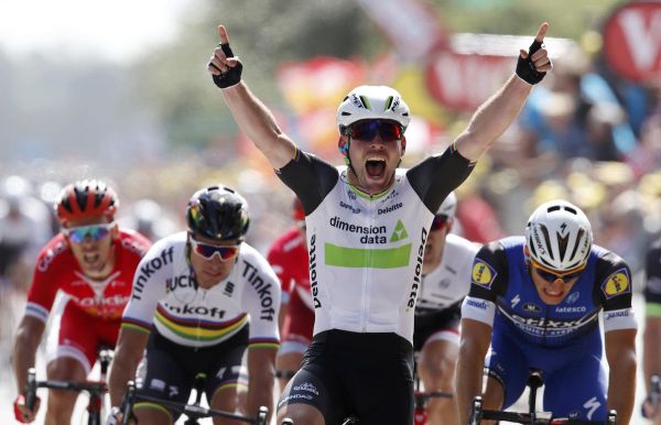 Strhujúci finiš prvej etapy na Tour de France, Sagan na skvelom 3. mieste! (VIDEO)
