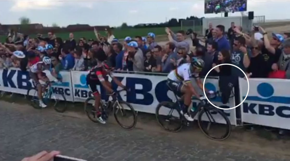 Nové zábery odhalili dôvod včerajšieho nepríjemného pádu Petra Sagana na pretekoch okolo Flámska! (VIDEO)