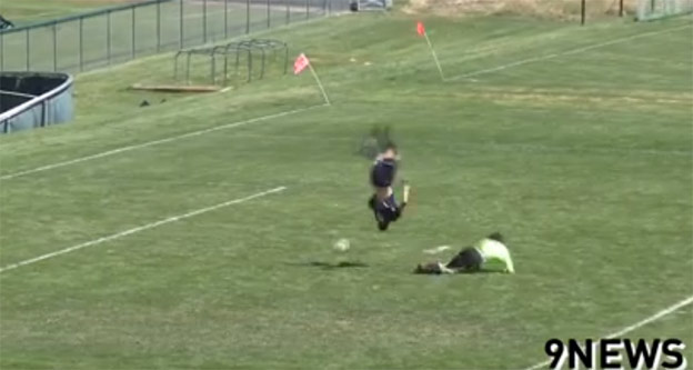 Takýto gól ste ešte nevideli: Mladík v Kolumbii spravil salto a následné skóroval! (VIDEO)