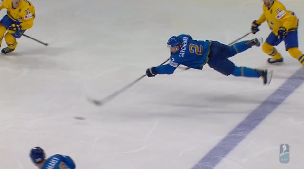 Hokejista Kazachstanu strelil proti Švédom zatiaľ najkrajší gól na šampionáte! (VIDEO)